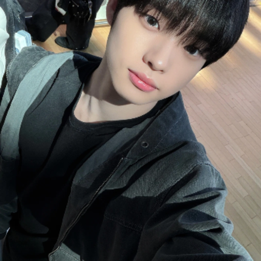 Shin Yechan gallery image