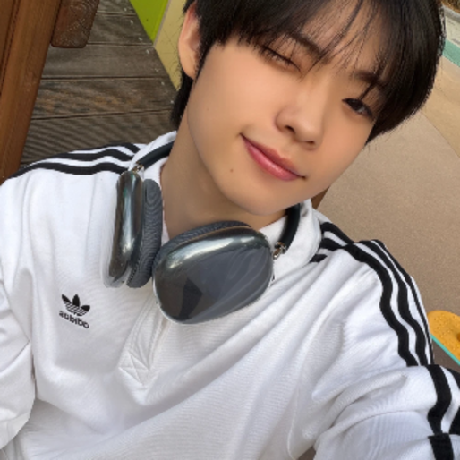 Shin Yechan gallery image