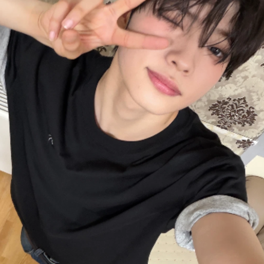 Shin Yechan gallery image