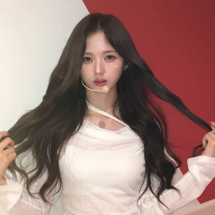 JiWoo gallery image