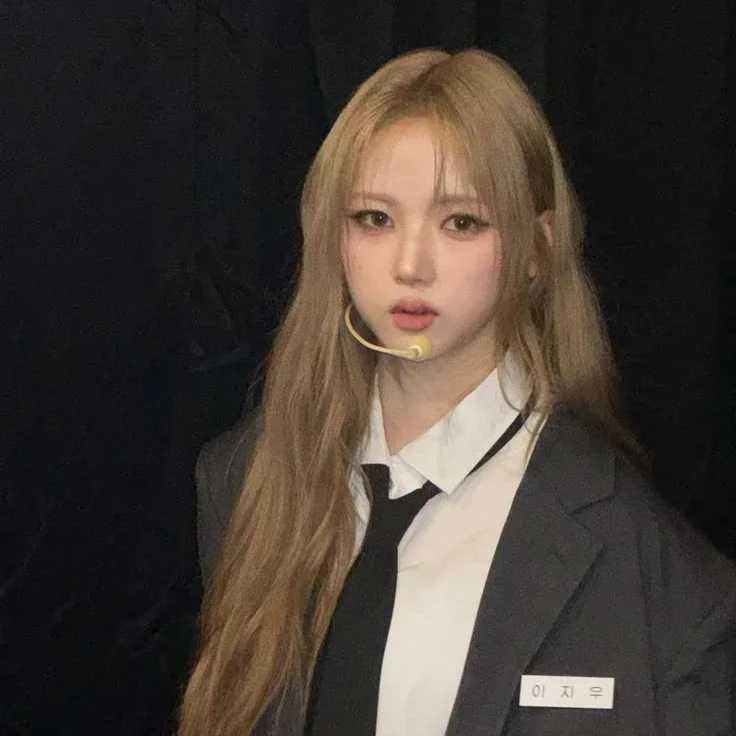 JiWoo gallery image