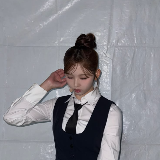 JiWoo gallery image