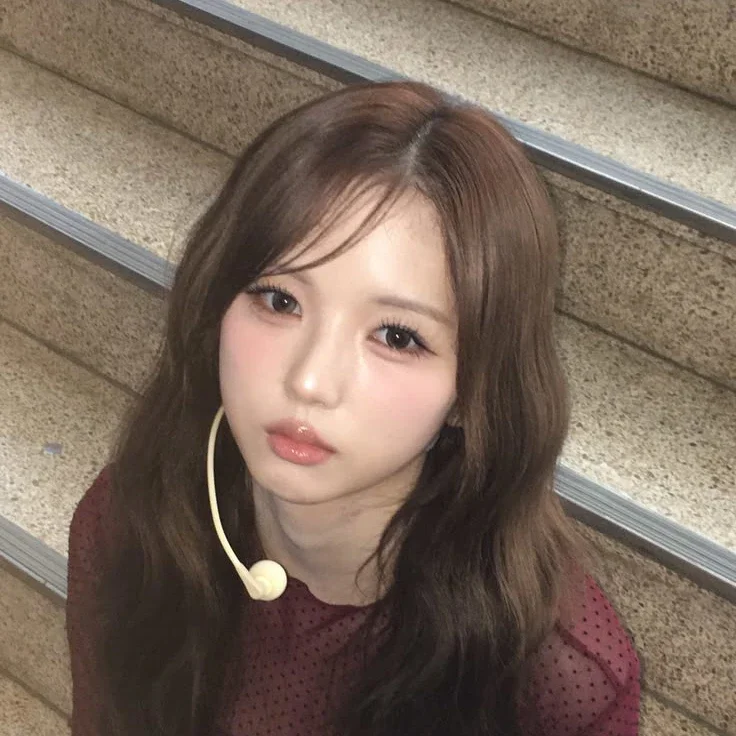 JiWoo gallery image
