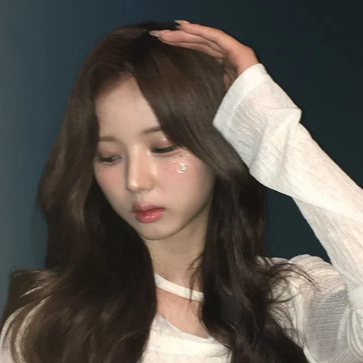JiWoo gallery image