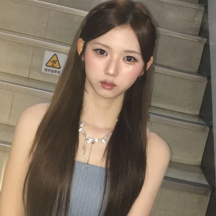 JiWoo gallery image