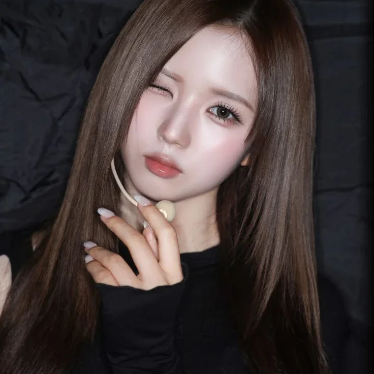 JiWoo gallery image