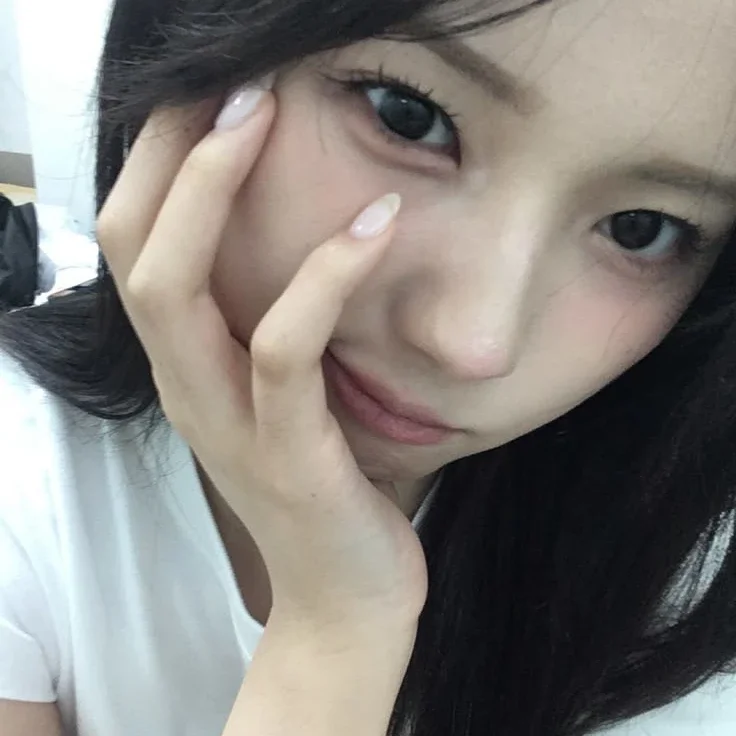 JiWoo gallery image
