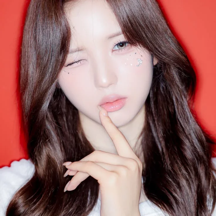 JiWoo gallery image