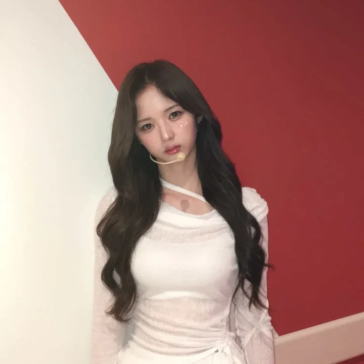 JiWoo gallery image