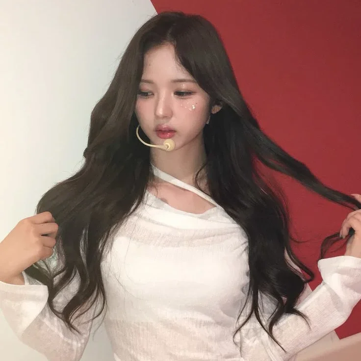 JiWoo gallery image
