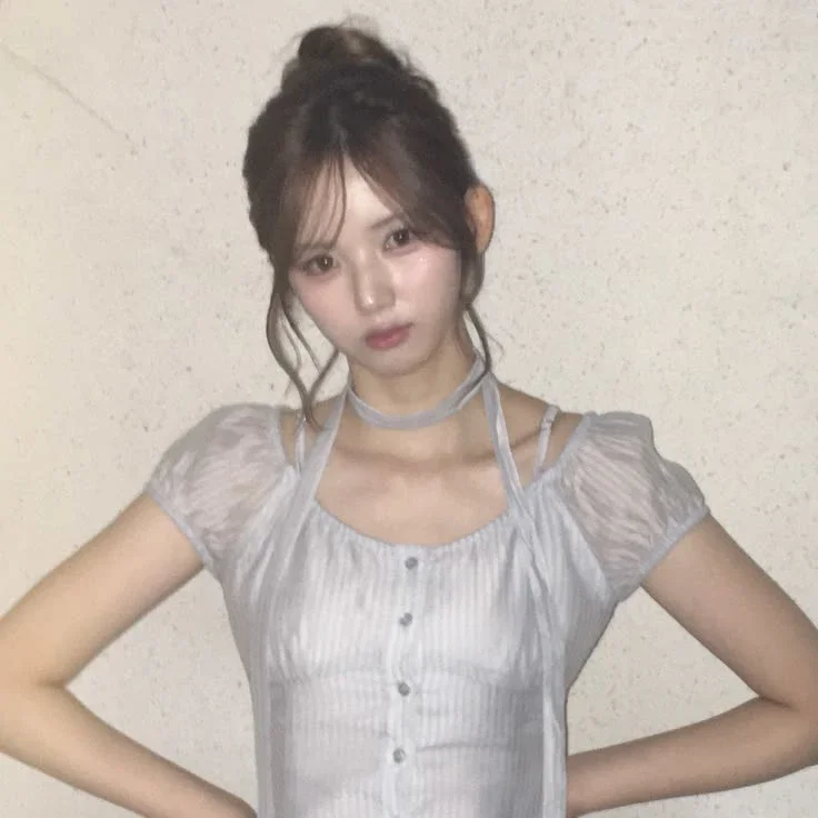 JiWoo gallery image