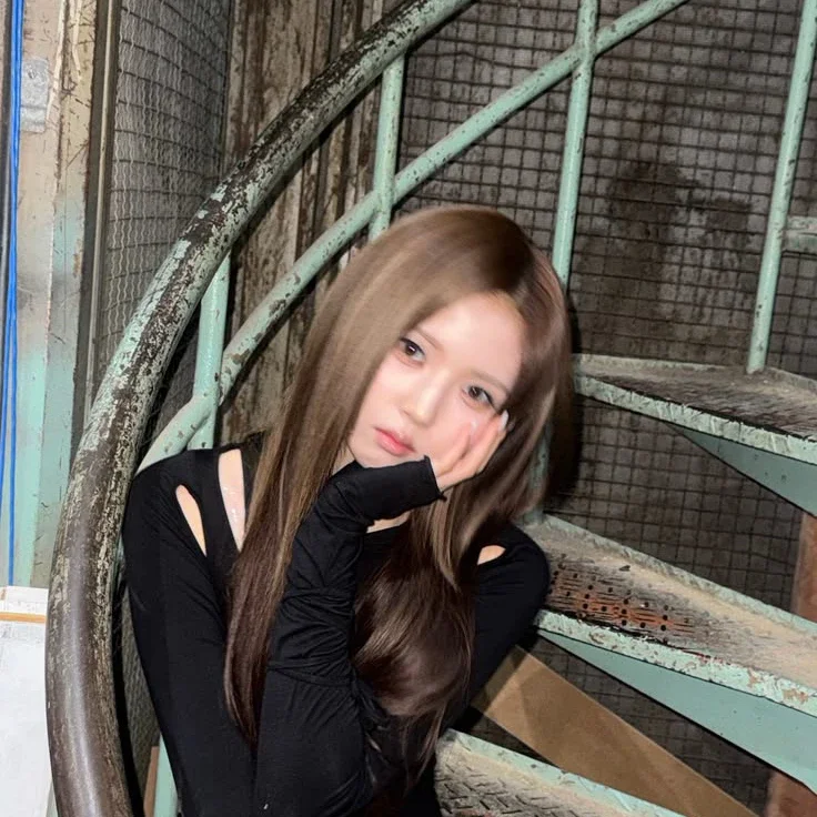 JiWoo gallery image