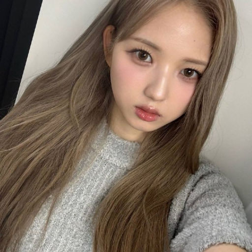 JiWoo gallery image