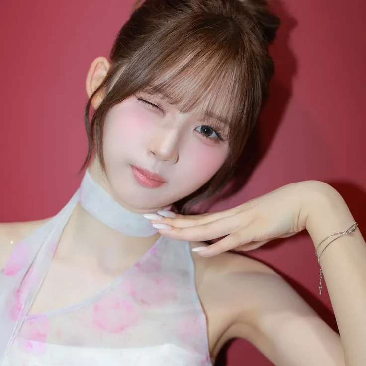 JiWoo gallery image