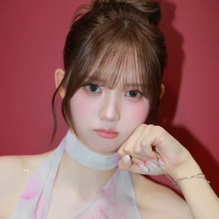 JiWoo gallery image