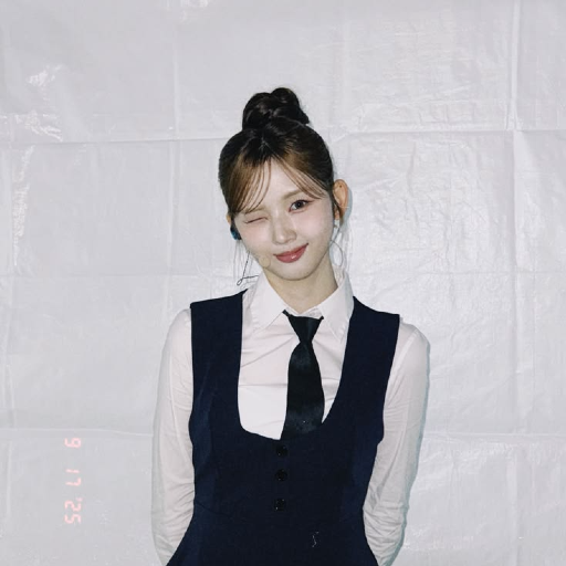 JiWoo gallery image