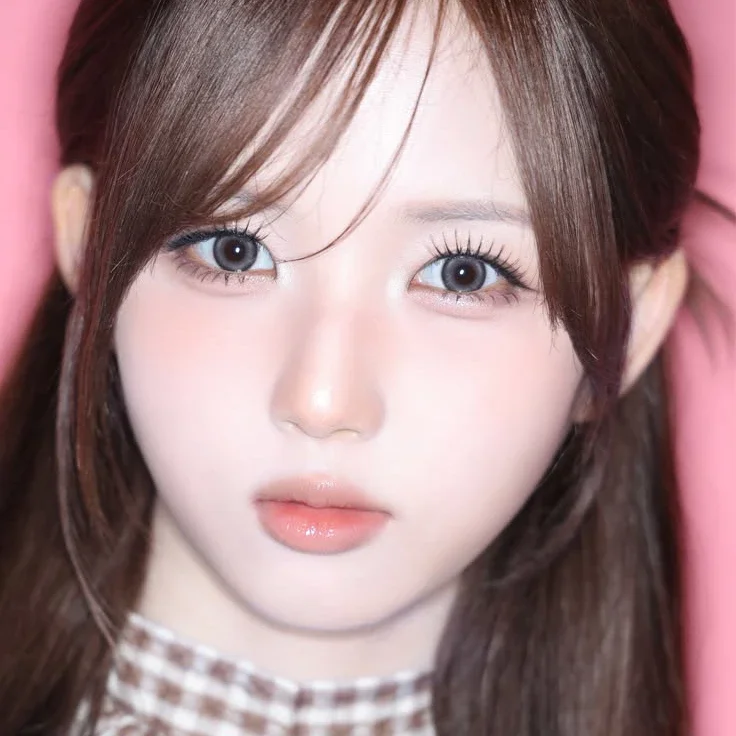 JiWoo gallery image