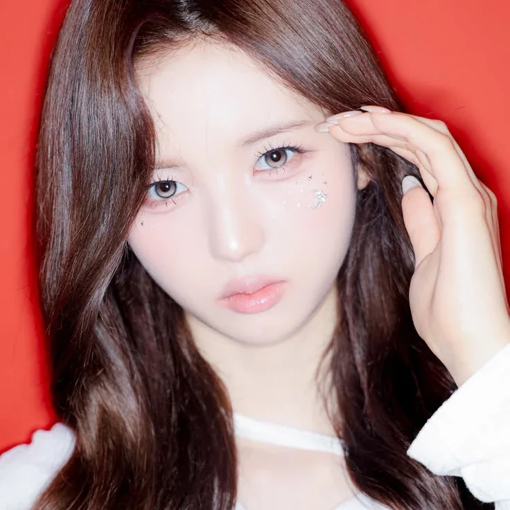 JiWoo gallery image