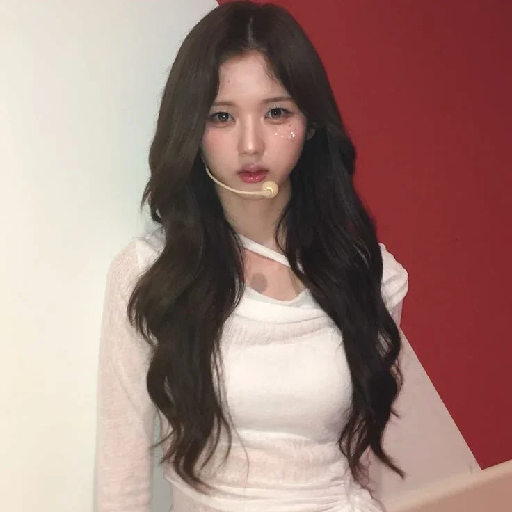 JiWoo gallery image