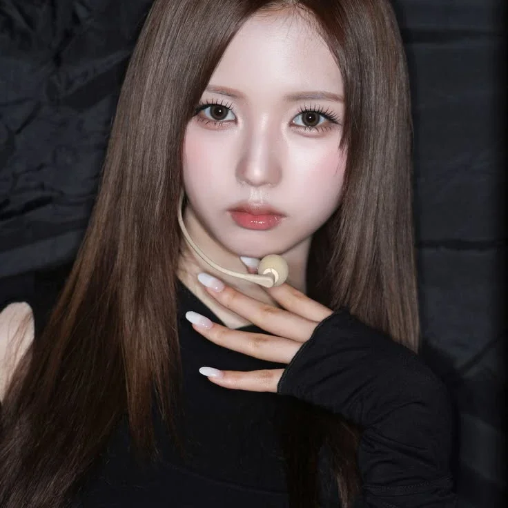 JiWoo gallery image