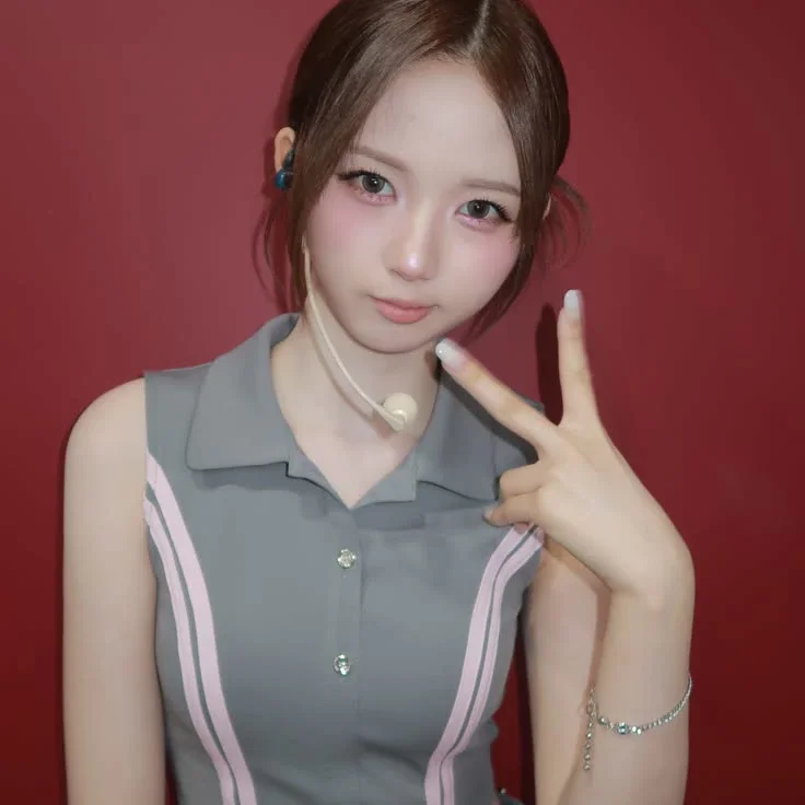 JiWoo gallery image