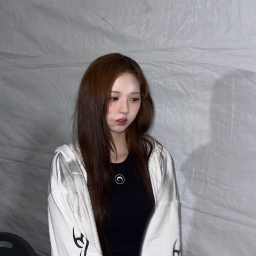 JiWoo gallery image