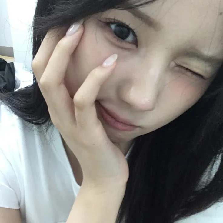 JiWoo gallery image
