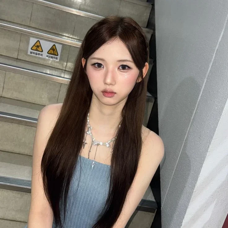 JiWoo gallery image