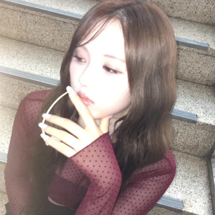 JiWoo gallery image