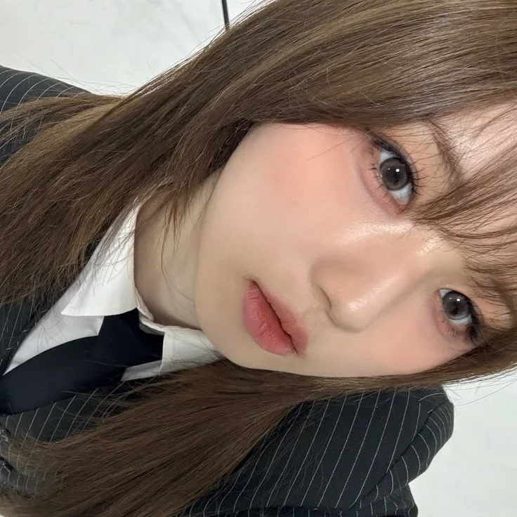 JiWoo gallery image