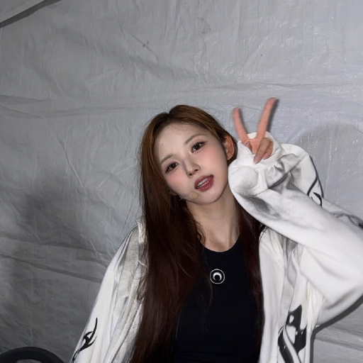JiWoo gallery image