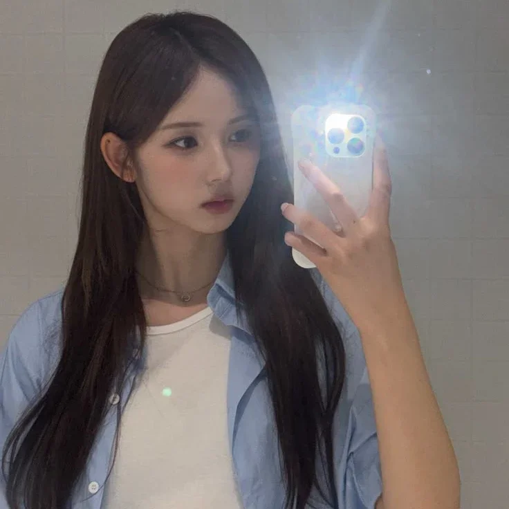 JiWoo gallery image