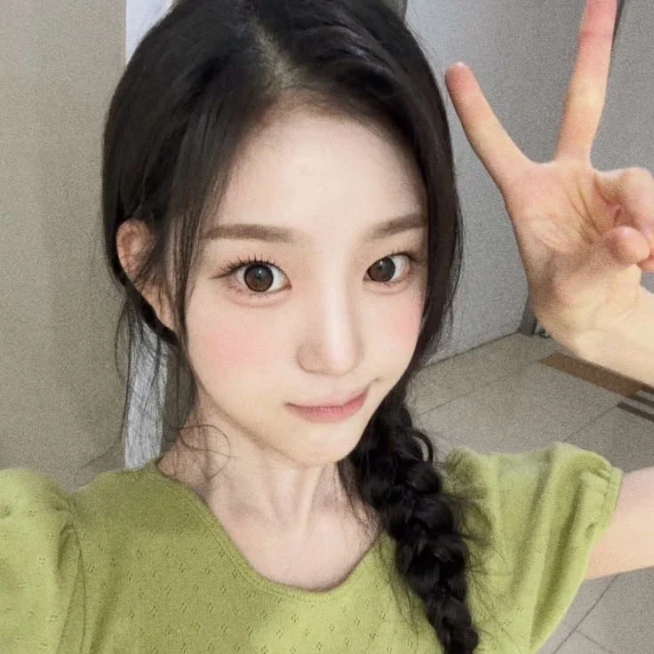 JiYeon gallery image