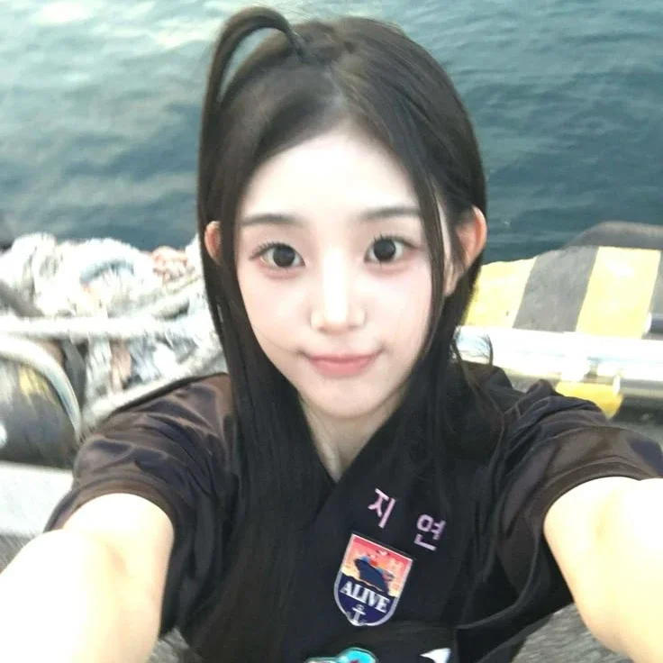 JiYeon gallery image