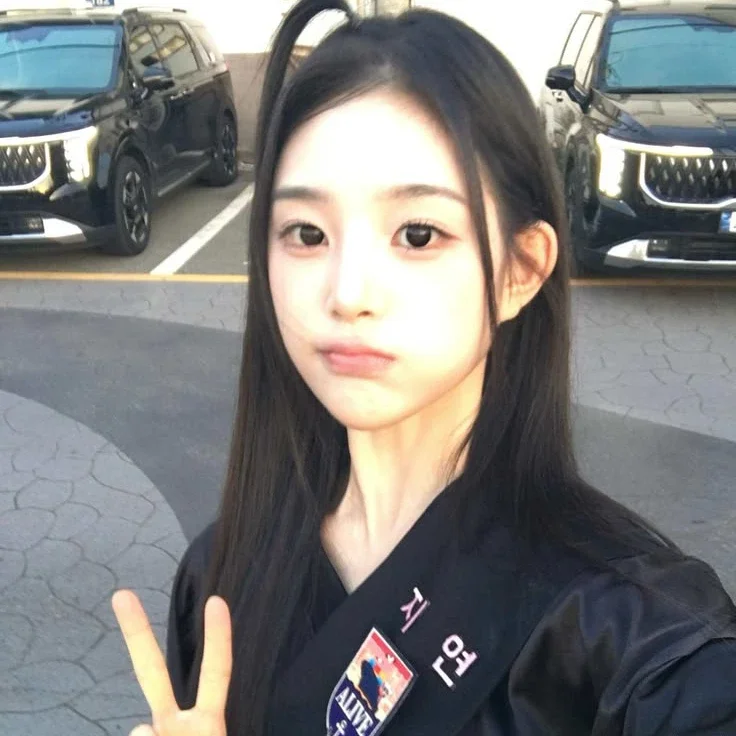 JiYeon gallery image