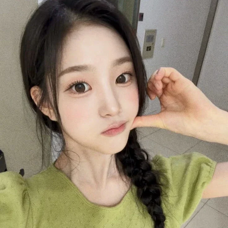 JiYeon gallery image
