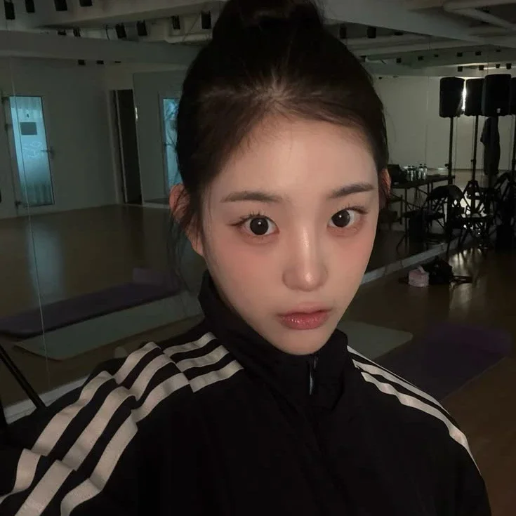 JiYeon gallery image