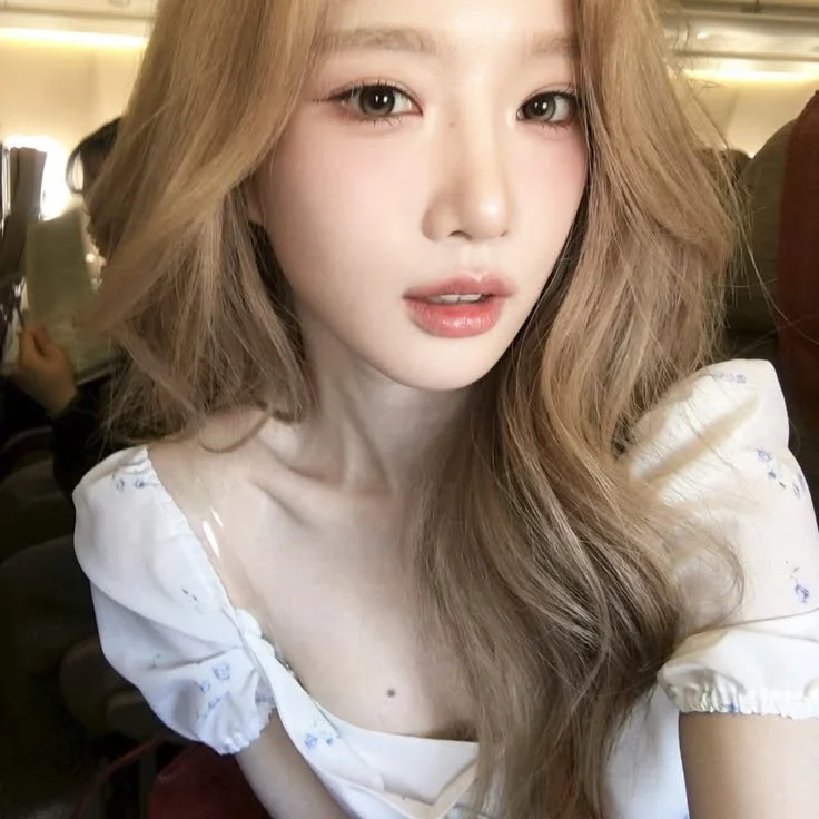 YooYeon gallery image