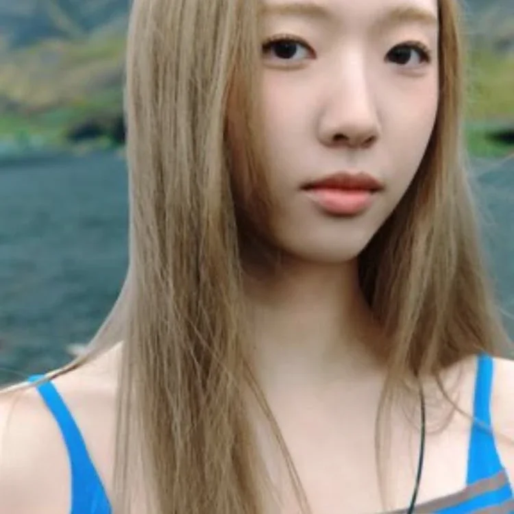 Elena gallery image