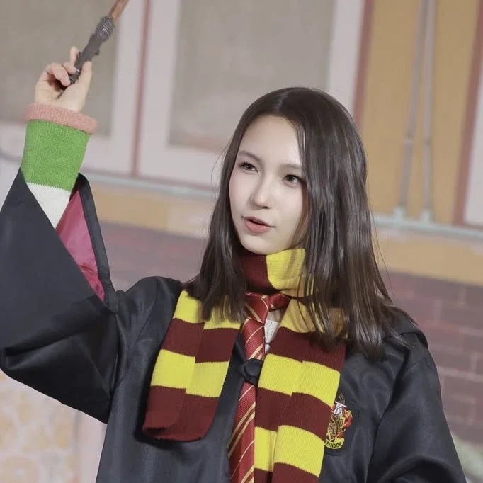 Yi Hani gallery image