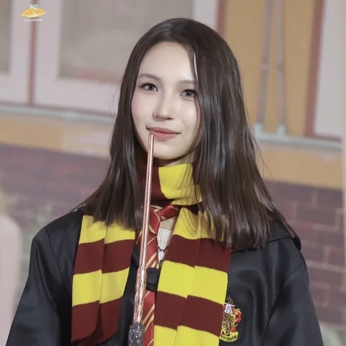 Yi Hani gallery image