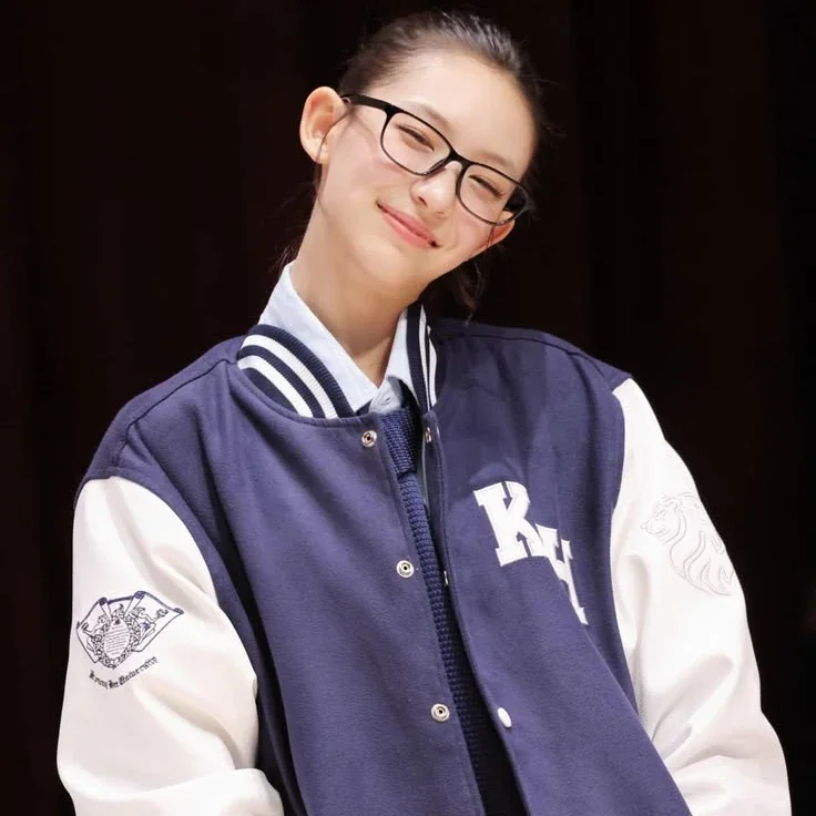 Yi Hani gallery image