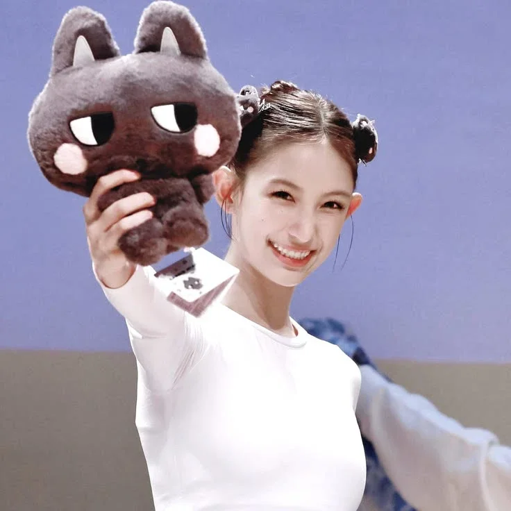 Yi Hani gallery image