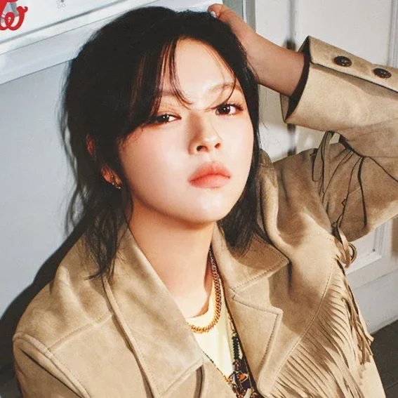 Jeongyeon gallery image