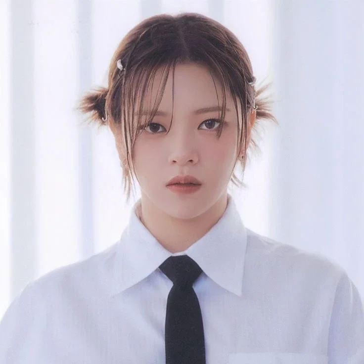 Jeongyeon gallery image