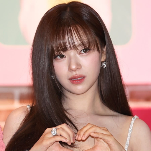 Jeongyeon gallery image