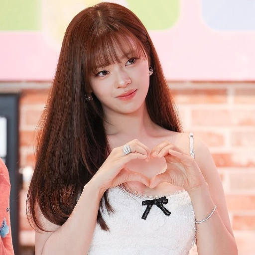 Jeongyeon gallery image
