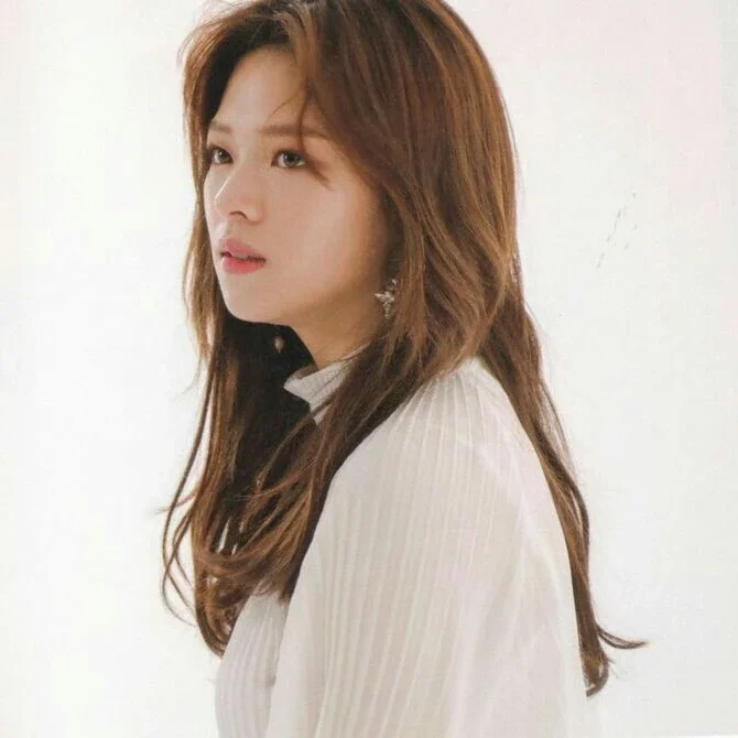 Jeongyeon gallery image