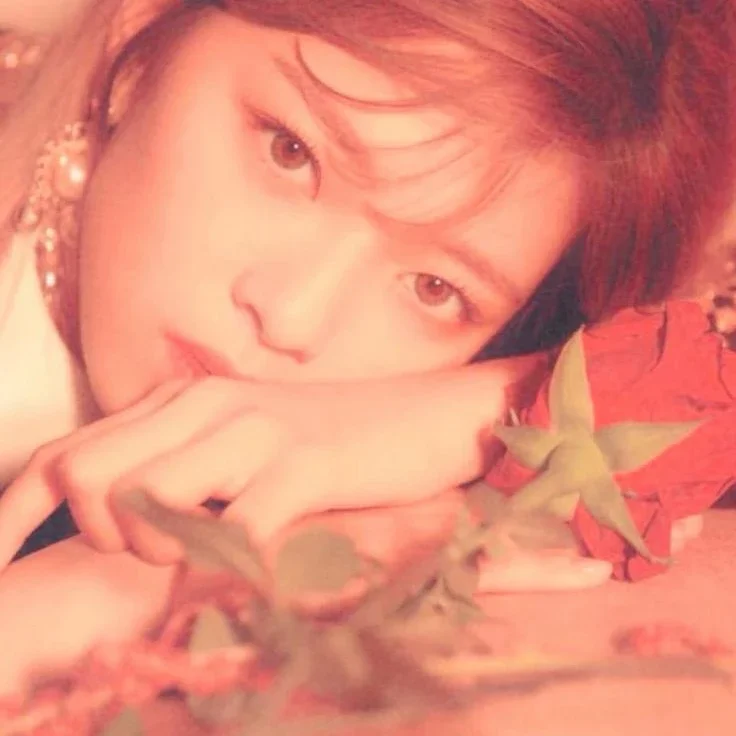 Jeongyeon gallery image