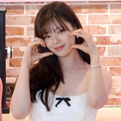 Jeongyeon gallery image